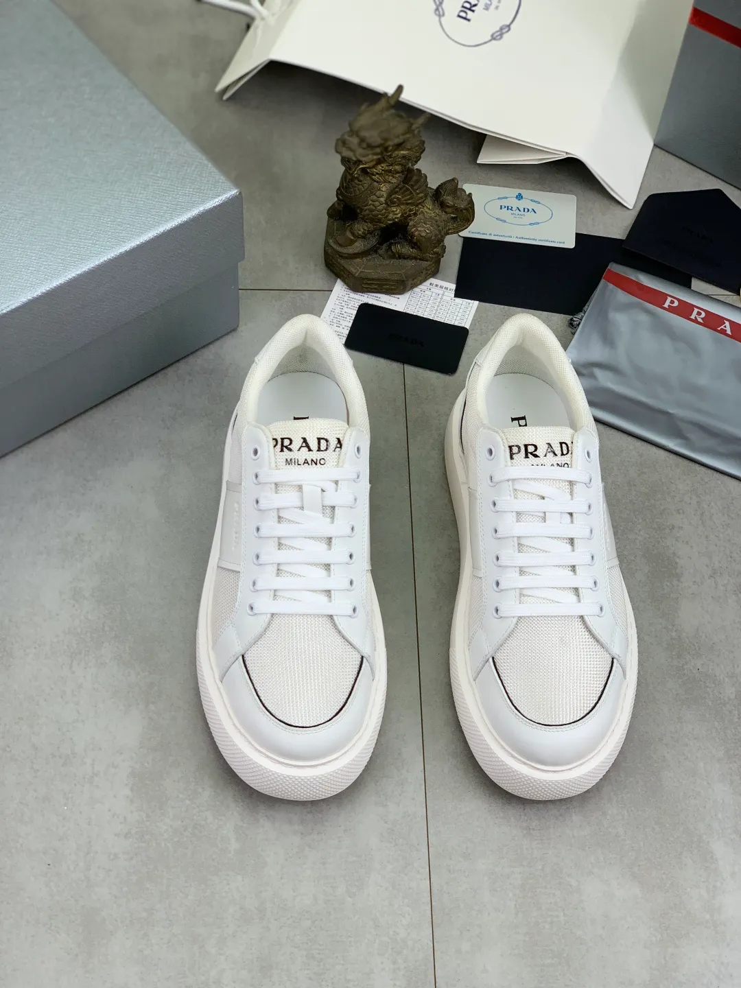 Men's men's shoes 💰P542💰 [New style] popular models are on the official website, 🆘 The trendy brand (Prada) mainly promotes popular models, avant-garde and versatile fashionable men's shoes private version mold opening, cowhide surface splicing 1:1.. Fashionable and simple, original imported cowhide lining cowhide feet; the atmosphere and personality are more fashionable, eye-catching and pursuing class. It will subvert the old idea and be a must-have for fashionistas with you! Must keep it! Tall and comfortable, large and low, high-end quality workmanship. Size: 38-44 4️⃣colors available.